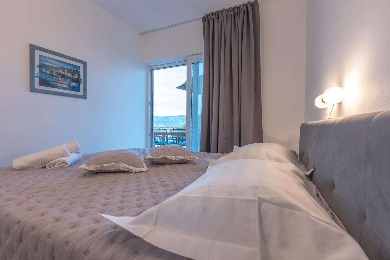 Holiday Home Insulam Mare Trogir Exterior foto