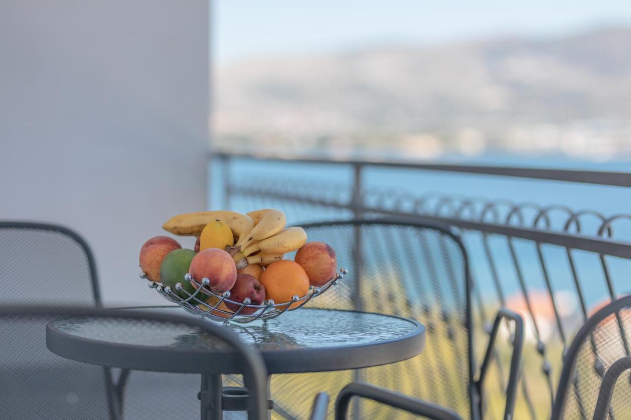 Holiday Home Insulam Mare Trogir Exterior foto